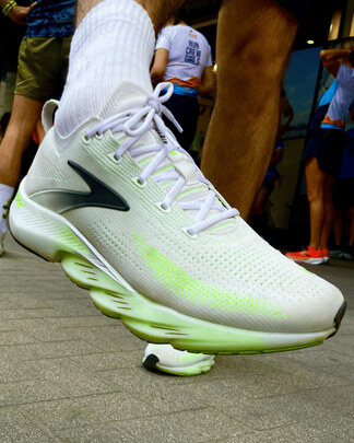 Brooks Flex carousel 5